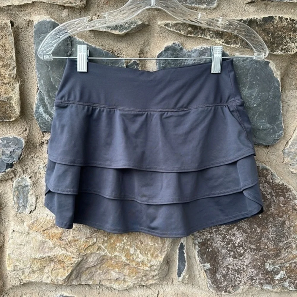 Athleta Swagger Tiered Ruffle Skort Skirt in Charcoal Gray Size XXS